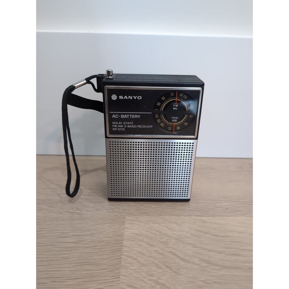 Vintage Sanyo RP 5115 FM/AM 2 Band Receiver AC Battery Radio Solid State Working